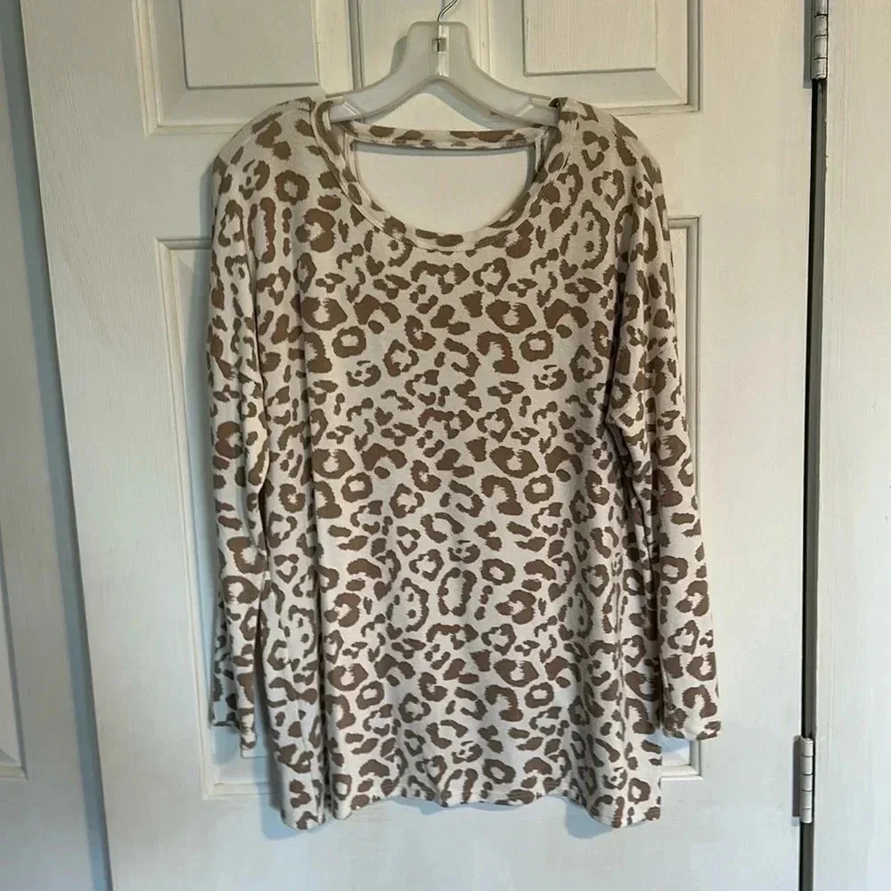 Pink Lily Small Leopard Long Sleeve